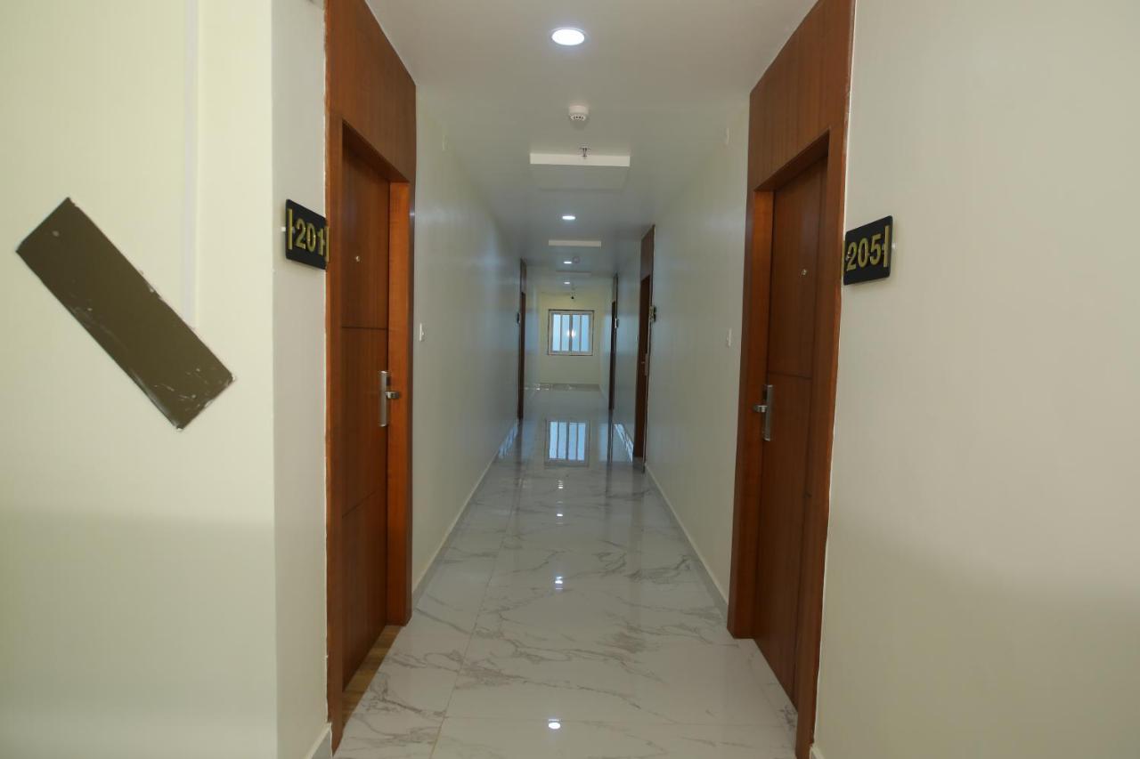 Hotel Radha Rani Residency Khammam Esterno foto