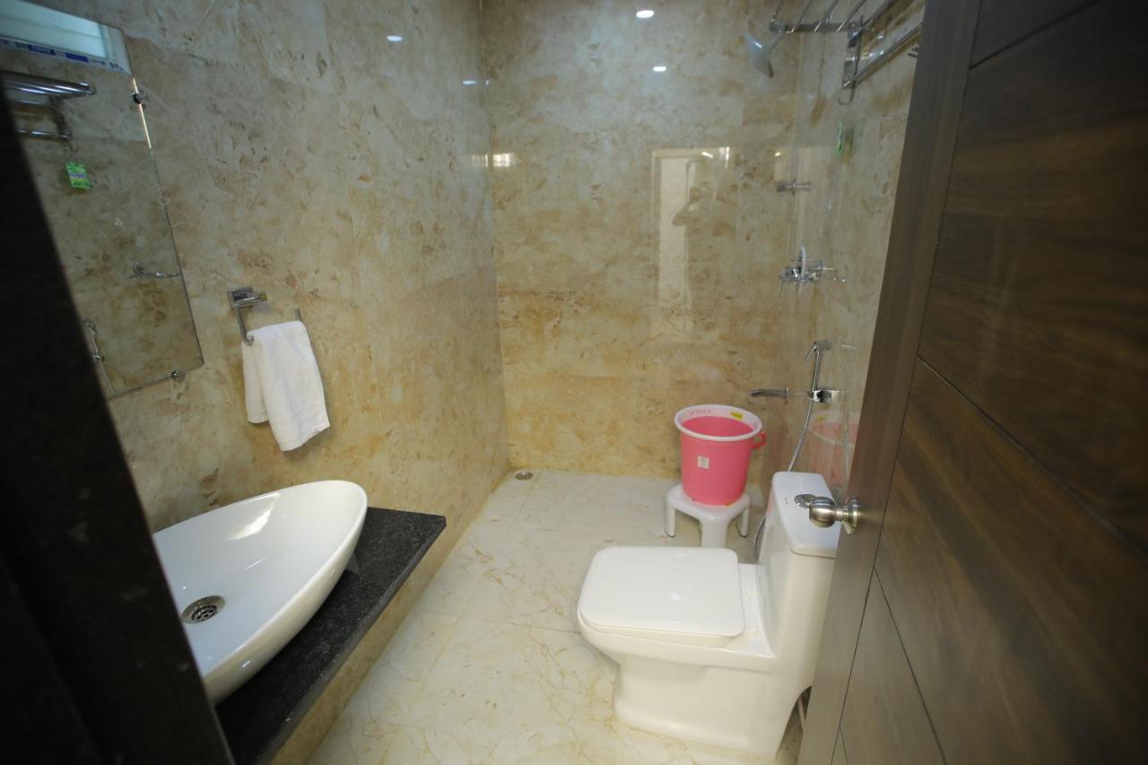 Hotel Radha Rani Residency Khammam Esterno foto