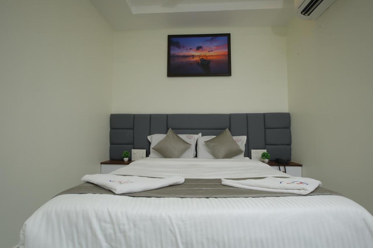 Hotel Radha Rani Residency Khammam Esterno foto